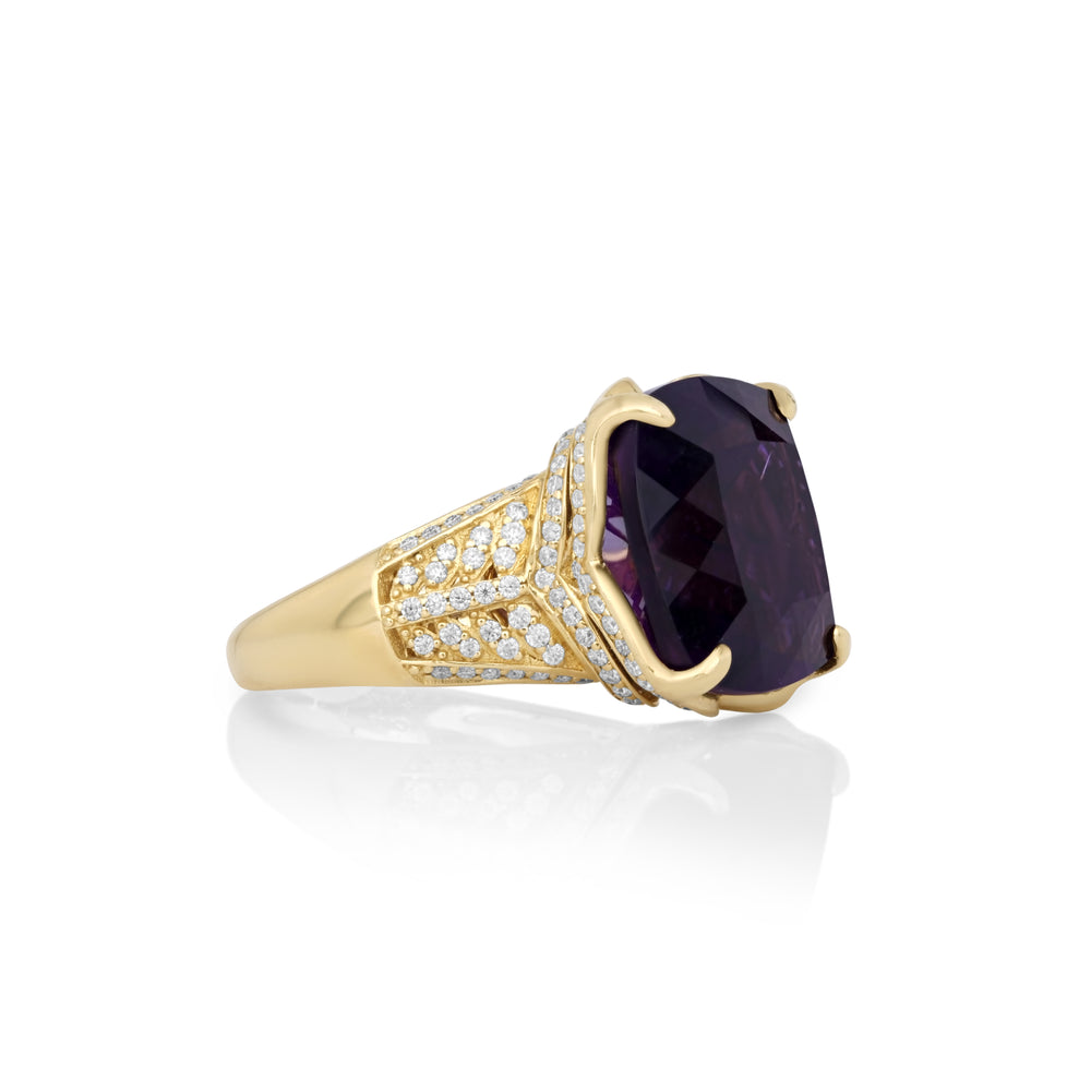 12.8 Cts Amethyst and White Zircon Ring in 14K Yellow Gold