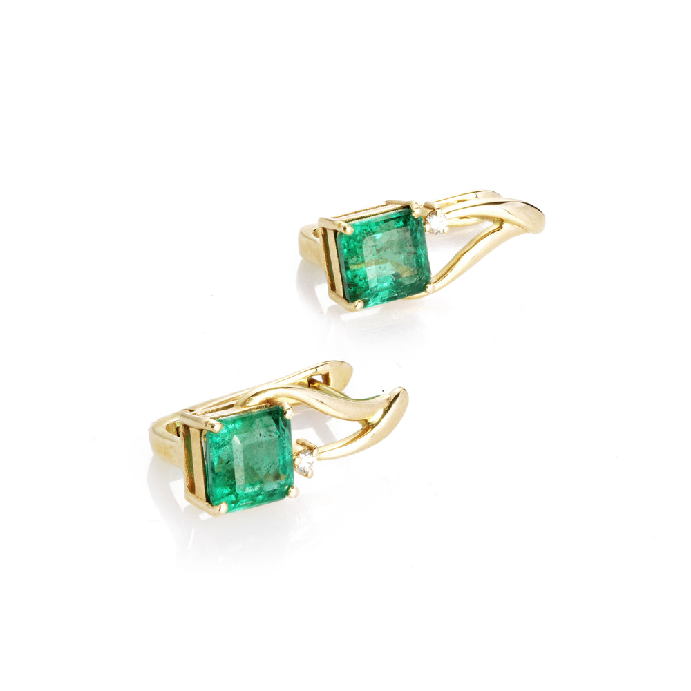 2.89 Cts Emerald and White Diamond Earring in 14K Yellow Gold