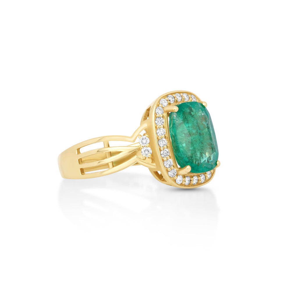 2.86 Cts Emerald and White Diamond Ring in 14K Yellow Gold
