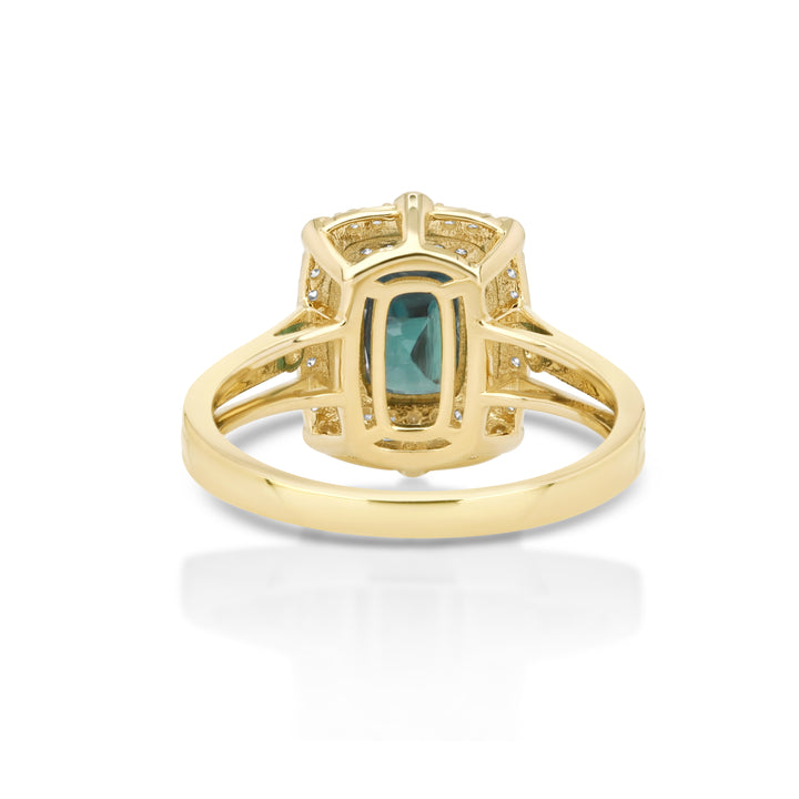 2.05 Cts Alexandrite and White Diamond Ring in 14K Yellow Gold