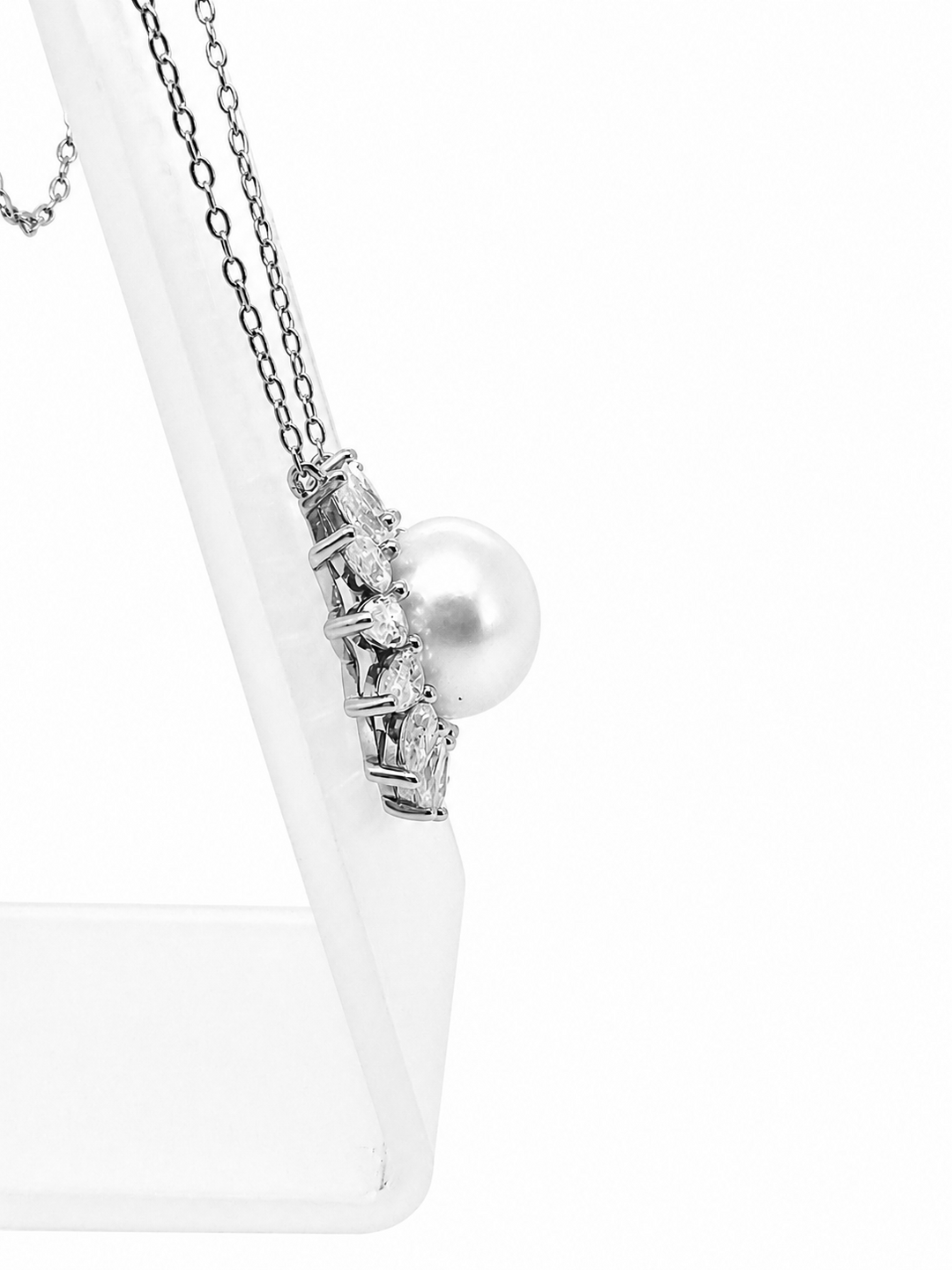 8.71 Cts Pearl and Moissanite Necklace in 925 Platinum Plated