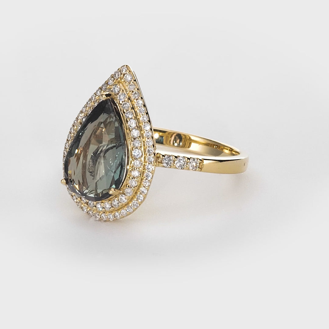 3.02 Cts Alexandrite and White Diamond Ring in 14K Yellow Gold