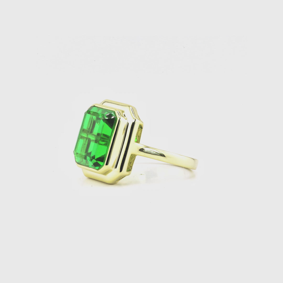 6.94 Cts Tsavorite Colored Doublet Quartz Ring in Brass