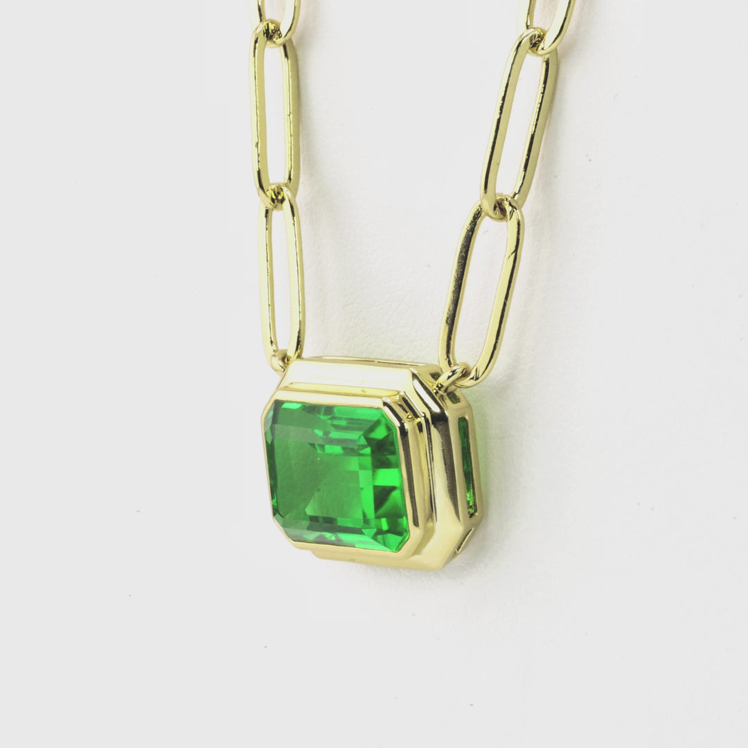 7.05 Cts Tsavorite Colored Doublet Quartz Necklace in Brass