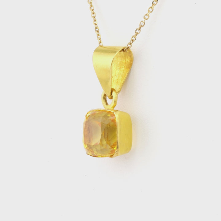 13.50 Cts Yellow Sapphire Pendant in 18K Yellow Gold