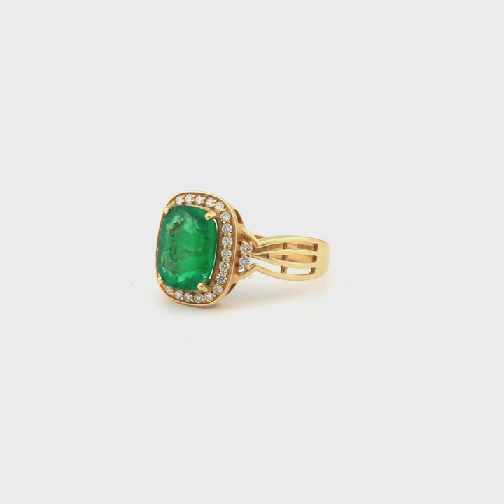 2.86 Cts Emerald and White Diamond Ring in 14K Yellow Gold